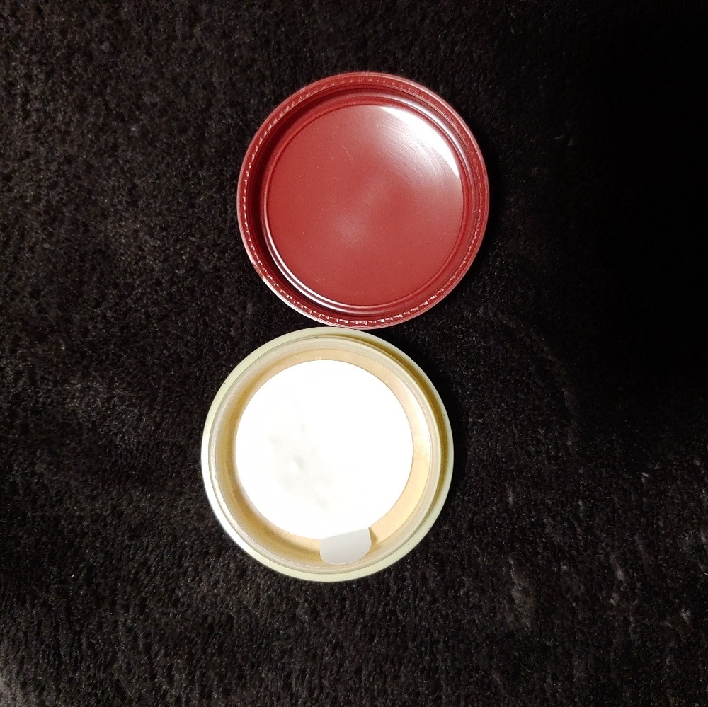 Makeup - Picture 2 of 8